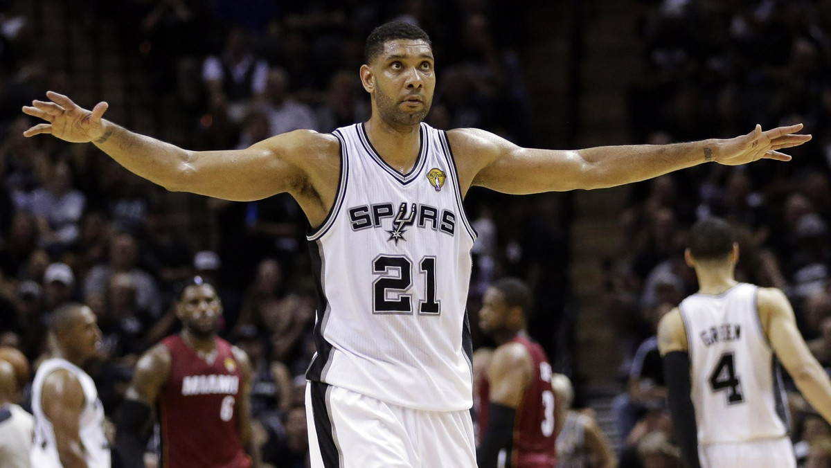 Porażka w pierwszej rundzie play-off z Los Angeles Clippers zapoczątkuje spore zmiany, do których tego lata dojdzie w San Antonio Spurs. Jedno pozostanie jednak niezmienne – wciąż koszykarzem tego zespołu będzie Tim Duncan. Szefowie klubu spodziewają się bowiem, że pięciokrotny mistrz NBA zgodzi się powrócić i rozegrać 19. sezon w karierze.