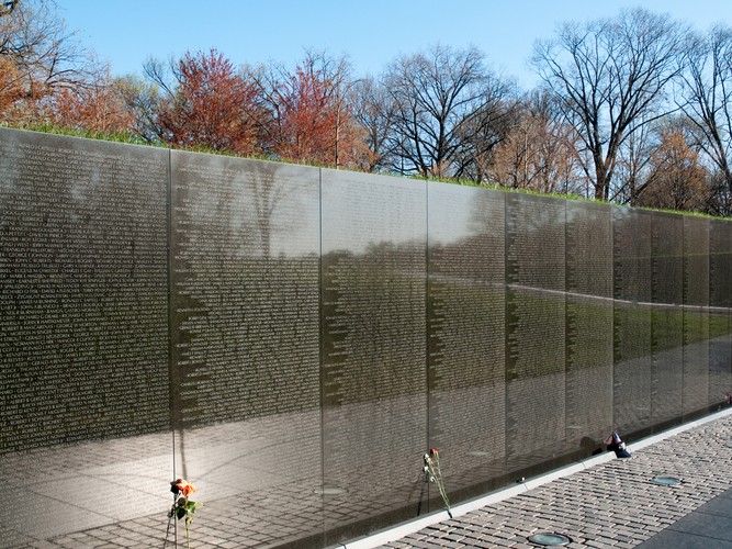 Pomnik Weteranów Wojny w Wietnamie - narodowy pomnik w Waszyngtonie czczący pamięć żołnierzy amerykańskich sił zbrojnych, którzy zginęli w czasie wojny wietnamskiej.