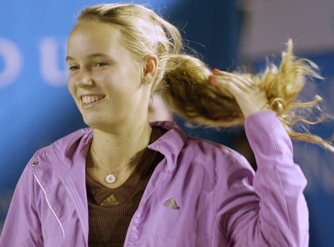 5 stycznia 2008: radosna Caroline Wozniacki - mimo porażki w meczu z Chinką Peng Shuai w Hong Kongu