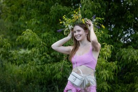 Sutra na Ivanjdan se OBAVEZNO PROBUDITE PRE ZORE i ispred kuće okačite venčić: Veruje se da ovi običaji ČUVAJU OD ZLA i donose BLAGOSLOVE CELOJ PORODICI