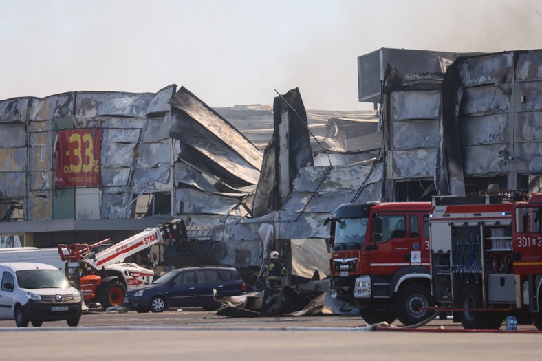 Spegnimento di un incendio in un centro commerciale in ul.  Marywilska 44 a Varsavia