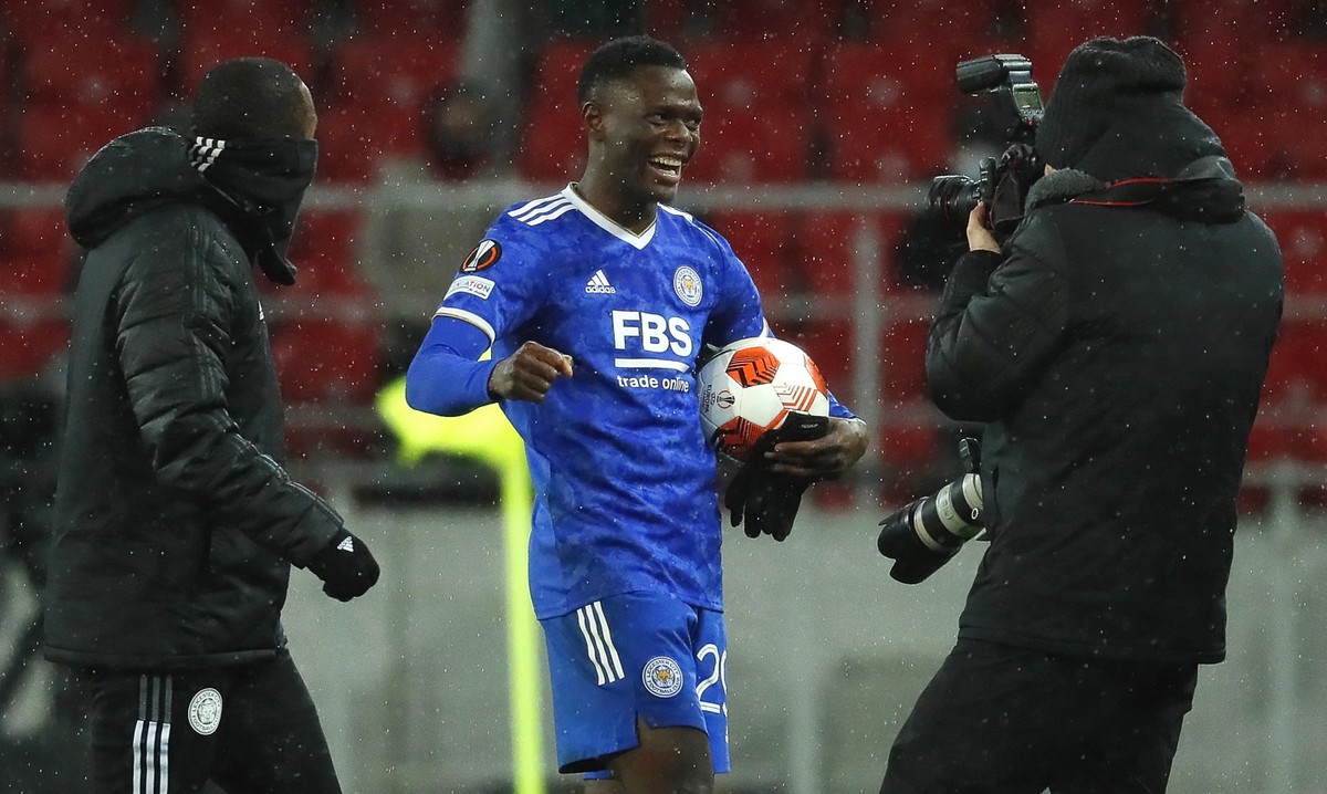 Piłkarz Leicester City Patson Daka (C) po wyjazdowym meczu 3. kolejki fazy grupowej Ligi Europy przeciwko Spartakowi Moskwa