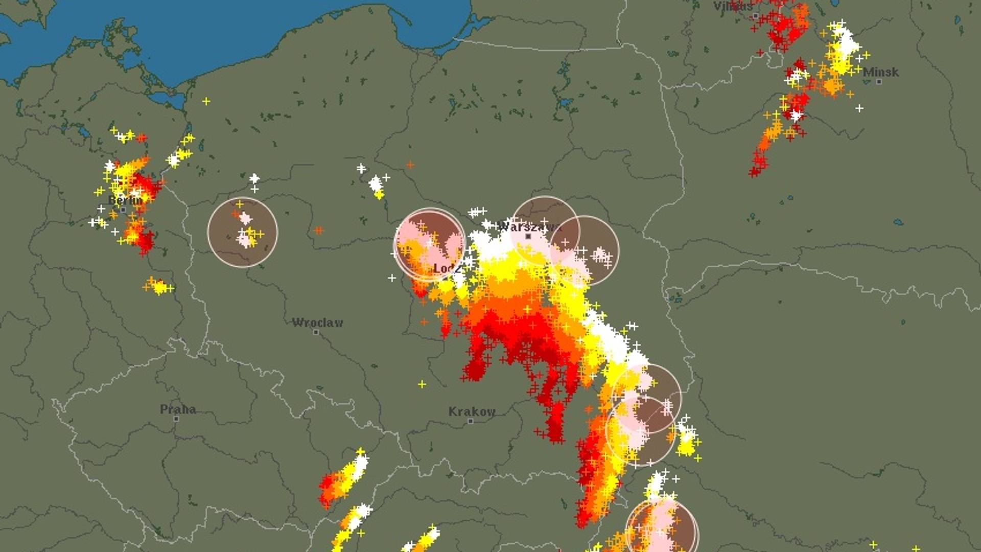 Gdzie jest burza? Blitzortung to mapa, która pokazuje ...