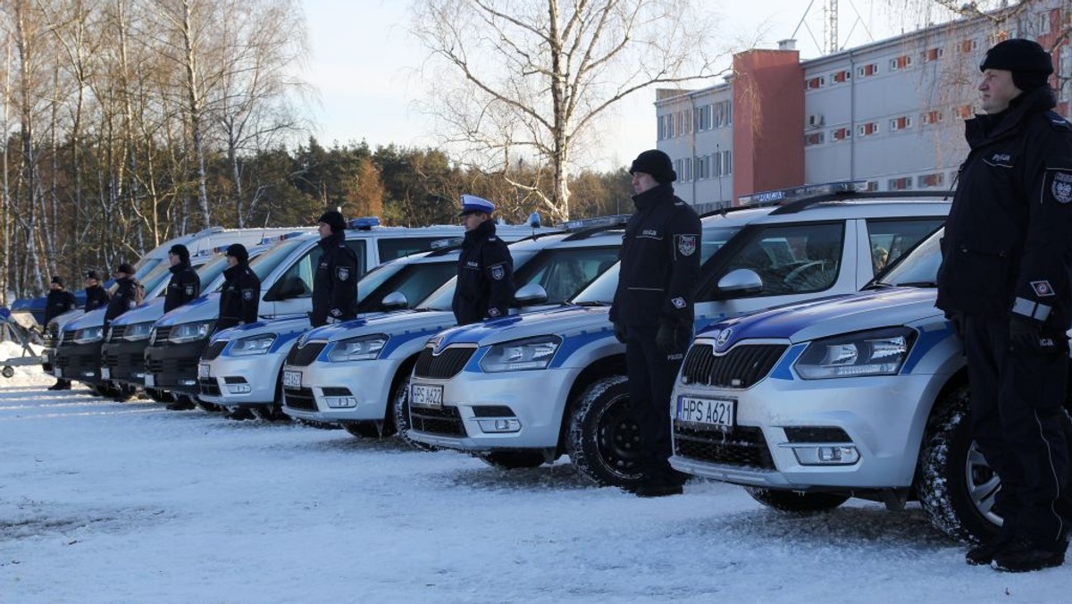 Piętnaście radiowozów i łódź motorowa. To nowy sprzęt, który dziś trafił do świętokrzyskich funkcjonariuszy. Jego zakup został sfinansowany z budżetu Policji.