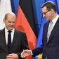 Kanclerz Niemiec Olaf Scholz i premier Mateusz Morawiecki podczas spotkania w Warszawie, 12 grudnia 2021 r.