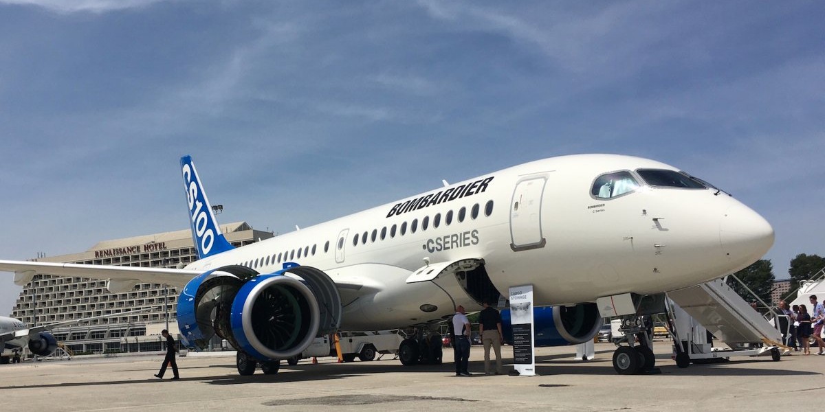 Samolot Bombardier CS100, na który USA nałożyły 300 proc. cła