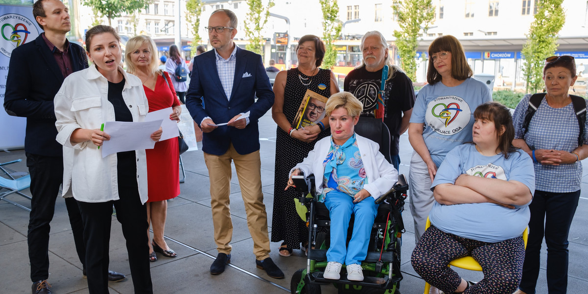 Monika Rosa (pierwsza z lewej) chce zebrać 100 tys. podpisów pod petycją dot. zmiany ustawy o rencie socjalnej