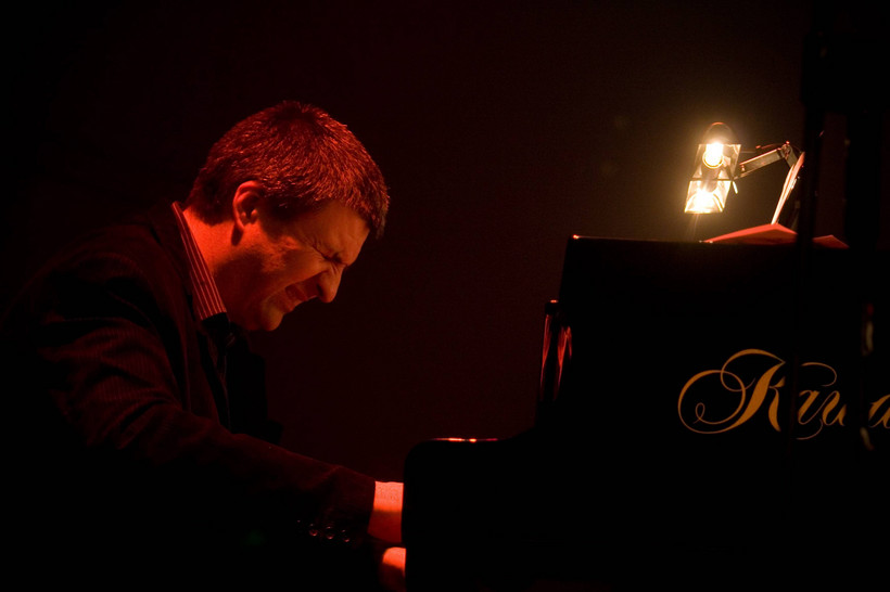 Pianista Kuba Stankiewicz należy do ścisłej czołówki współczesnego jazzu. Urodził się w 1963 roku we Wrocławiu. Debiutował w zespołach Jana "Ptaszyna" Wróblewskiego i Zbigniewa Namysłowskiego.