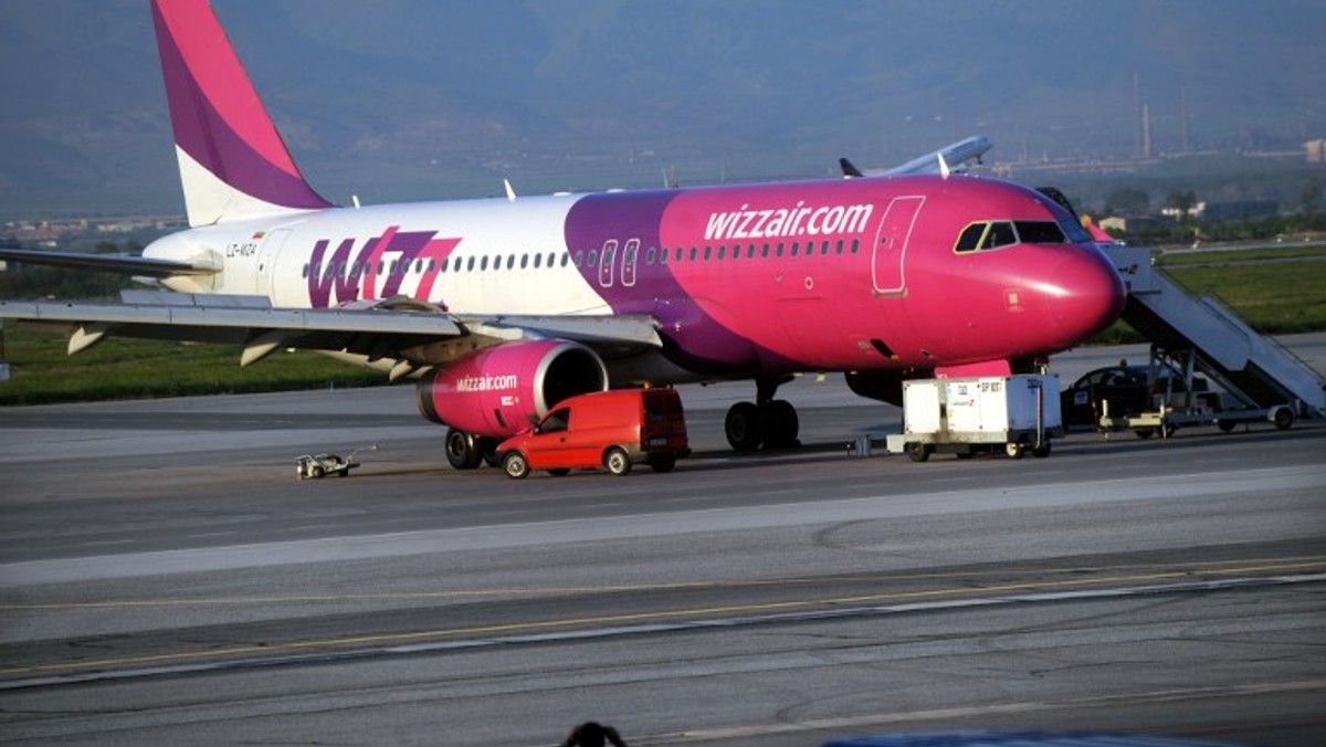 Samolot linii lotniczych WizzAir awaryjnie lądował na lotnisku Fiumicino w Rzymie. W trakcie lądowania trzy osoby zostały lekko ranne. Na pokładzie maszyny znajdowało się 165 pasażerów i sześciu członków załogi.