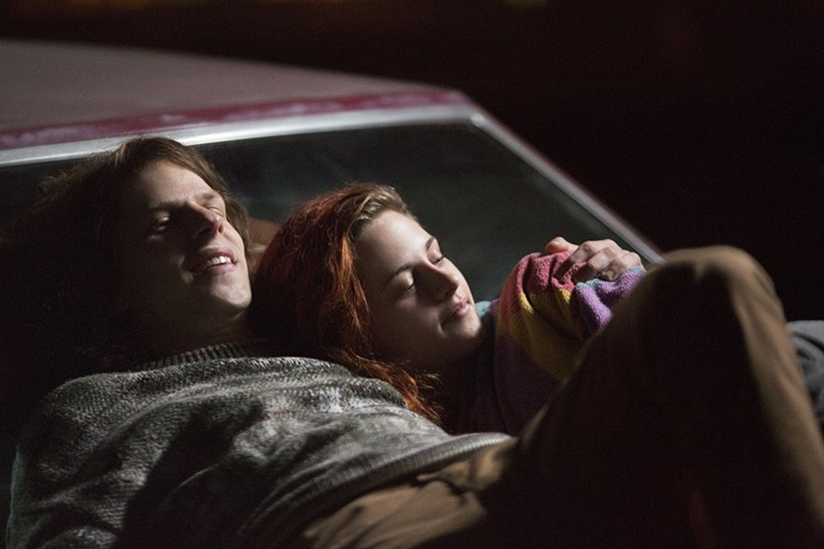 Jesse Eisenberg pali zioło z Kristen Stewart