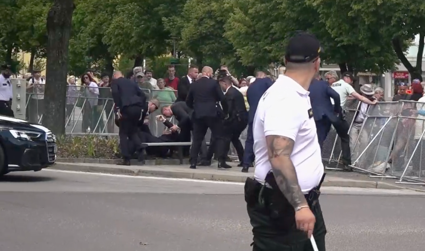 Nové zábery z atentátu na Roberta Fica.