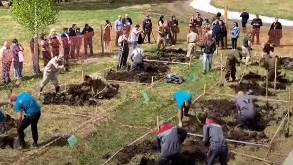 W Rosji odbyły się zawody w kopaniu grobów. Tak grabarze chcieli zachęcić młodzież do swego fachu