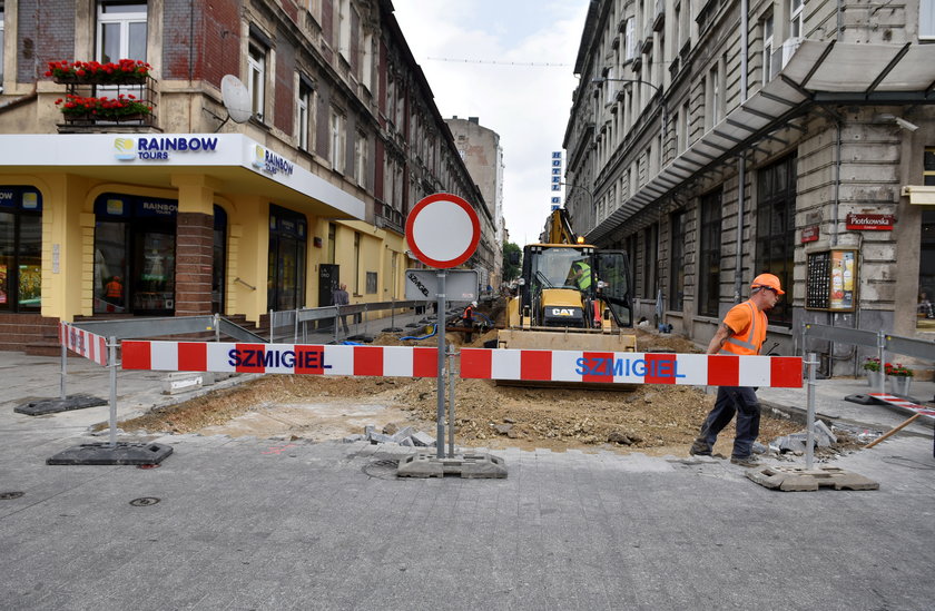 Remont na Traugutta. Niszczą płyty granitowe