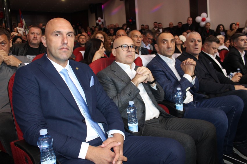 Predsednik Srpske napredne stranke Miloš Vučević na predizbornom skupu u Novom Pazaru