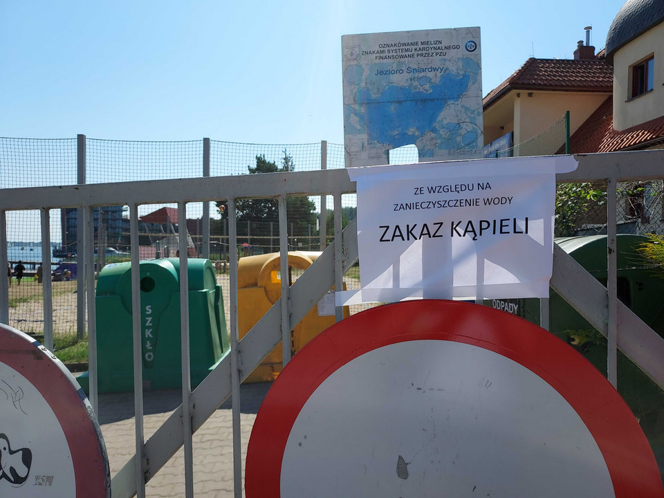 Zakaz kąpieli na plaży miejskiej w Mikołajkach