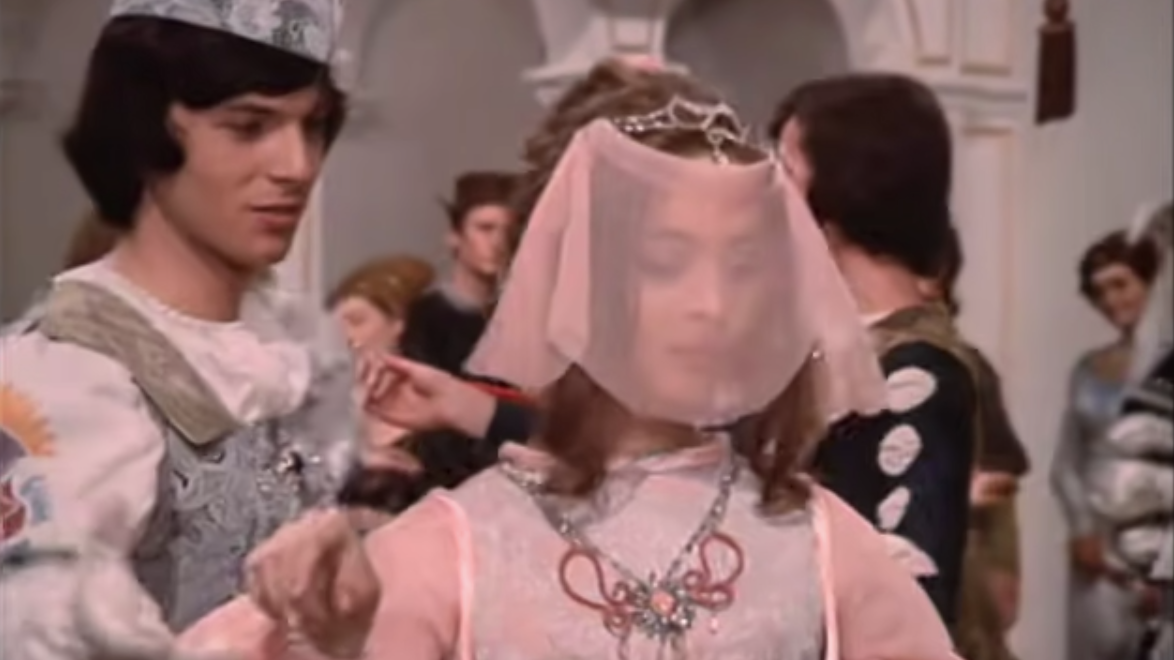 Pavel Trávníček a Libuše Šafránková vo filme Tři oříšky pro Popelku.