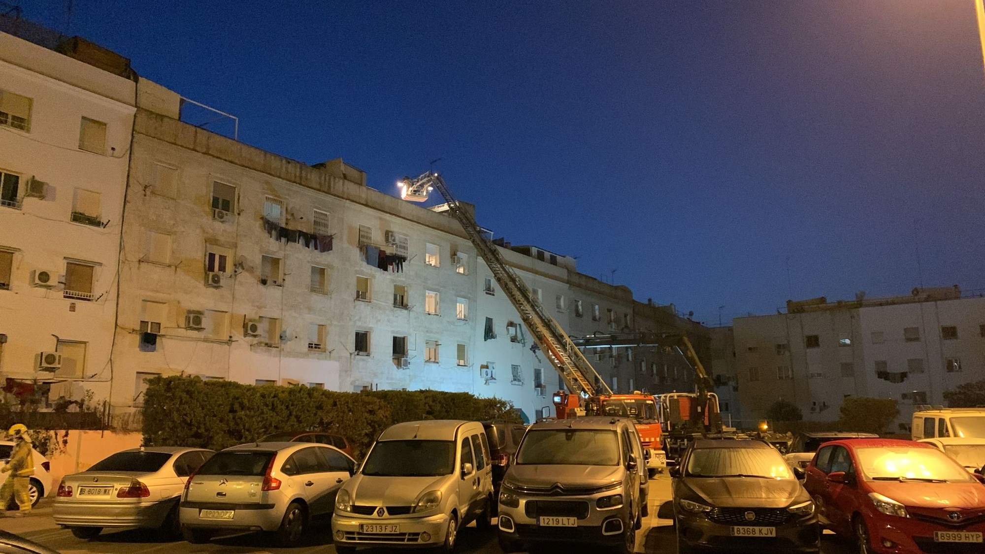 V meste Badalona pri Barcelone sa zrútila budova, v ktorej zahynuli traja ľudia.