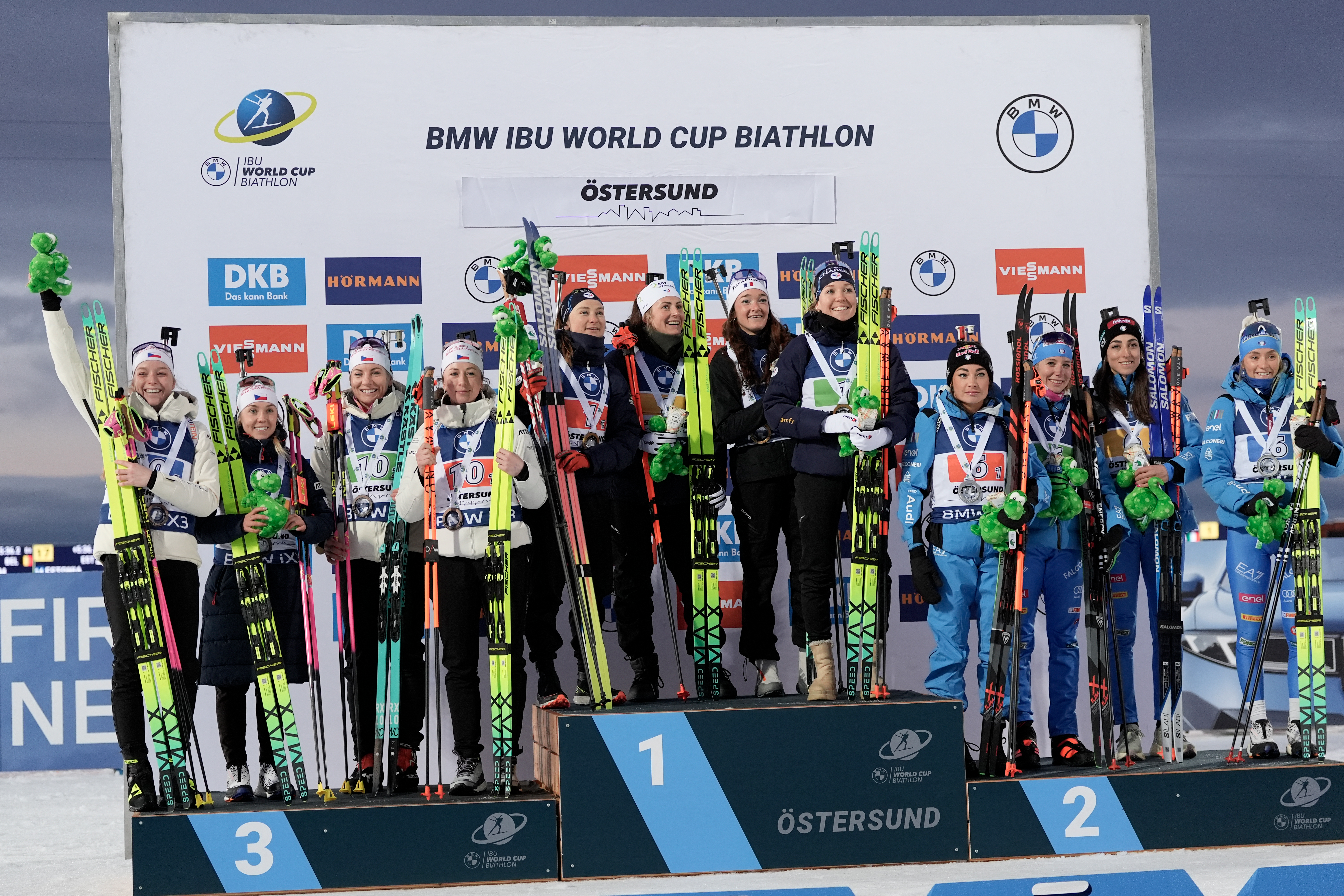 La France remporte le relais féminin de biathlon à Östersund