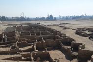 Ruiny Złotego Miasta Egipcjan w Luksorze, 9 kwietnia 2021 r. 