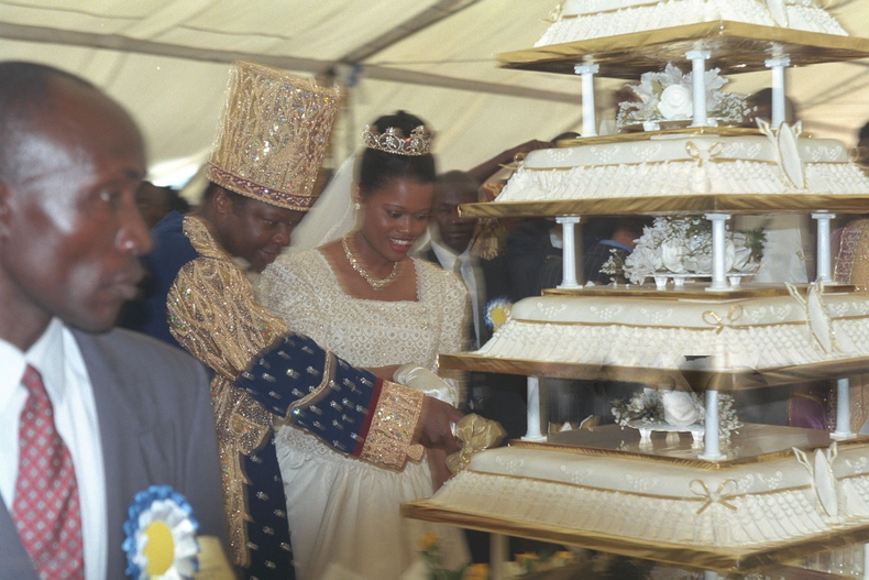 Kabaka Muwenda Mutebi and Nnabakereka cutting cake