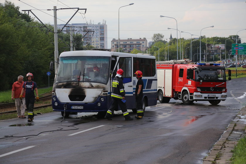 Autobus PKS Kutno zapalił się na ul. Zgierskiej w Łodzi