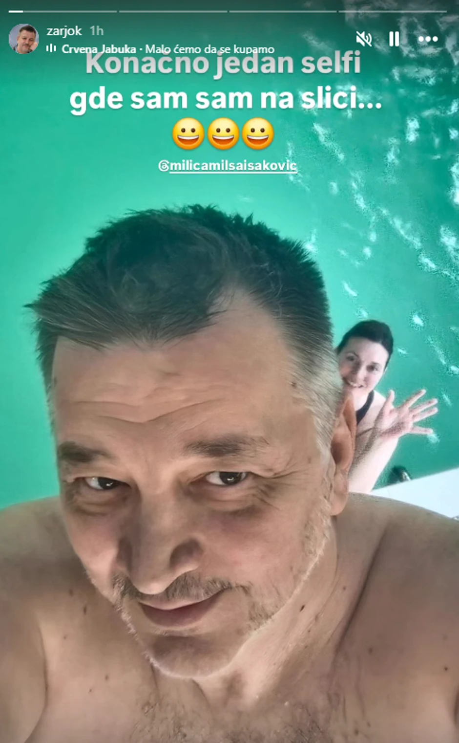MIilica i Žarko na bazenu