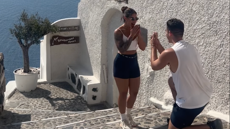 Zaľúbencom pokazili video zo zásnub dvaja turisti. (ilustračné foto)