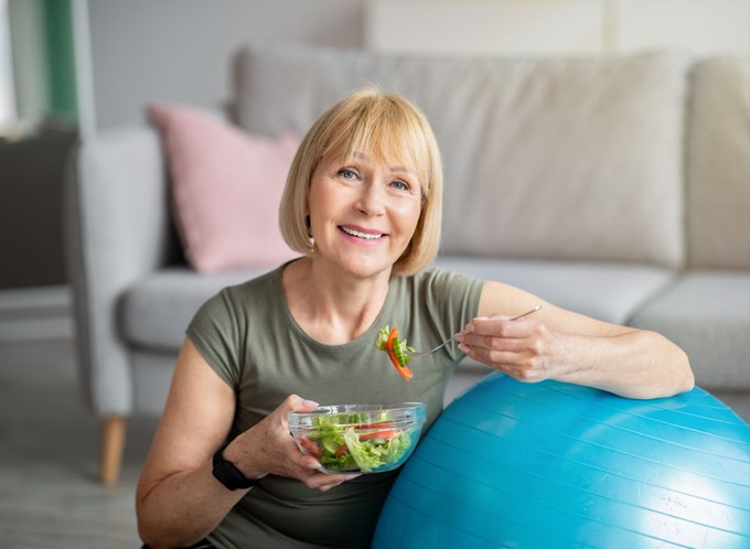 Nem csak a jó alak miatt fontos odafigyelni az étkezésre menopauza során