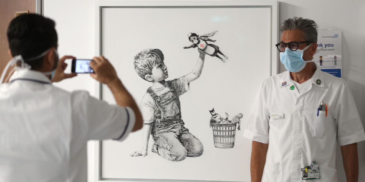 Dzieło Banksy'ego o tytule "Game Changer" zostało sprzedane za rekordową kwotę.