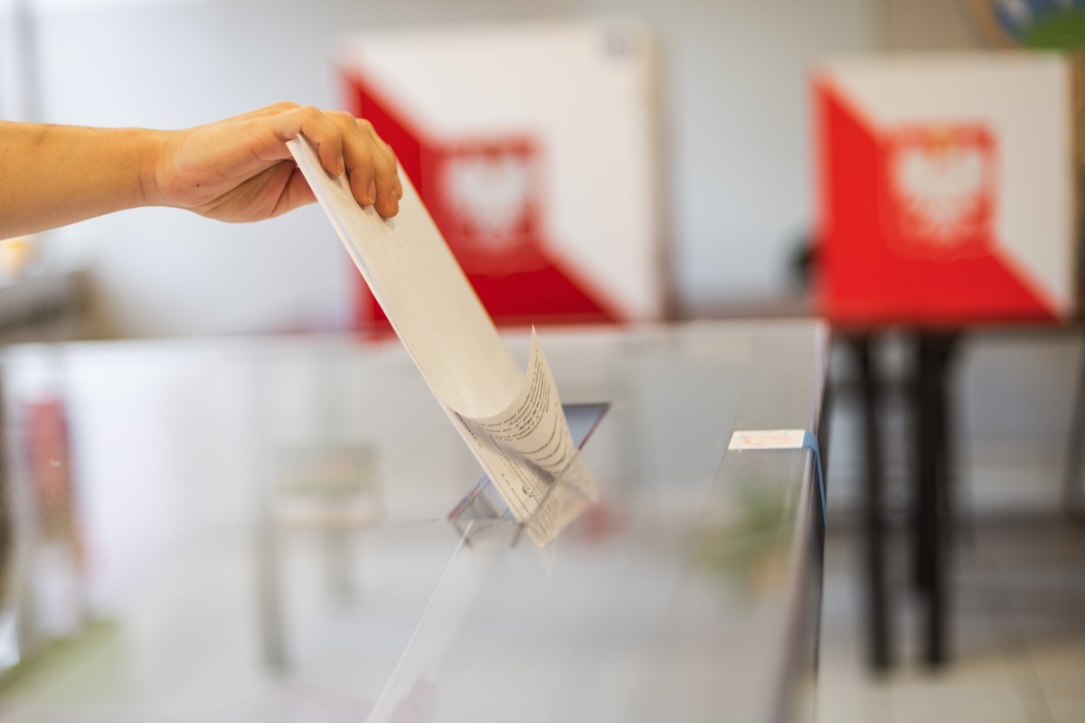 Dla Polaków wybory demokratyczne mają największe znaczenie w historii [SONDAŻ CBOS]