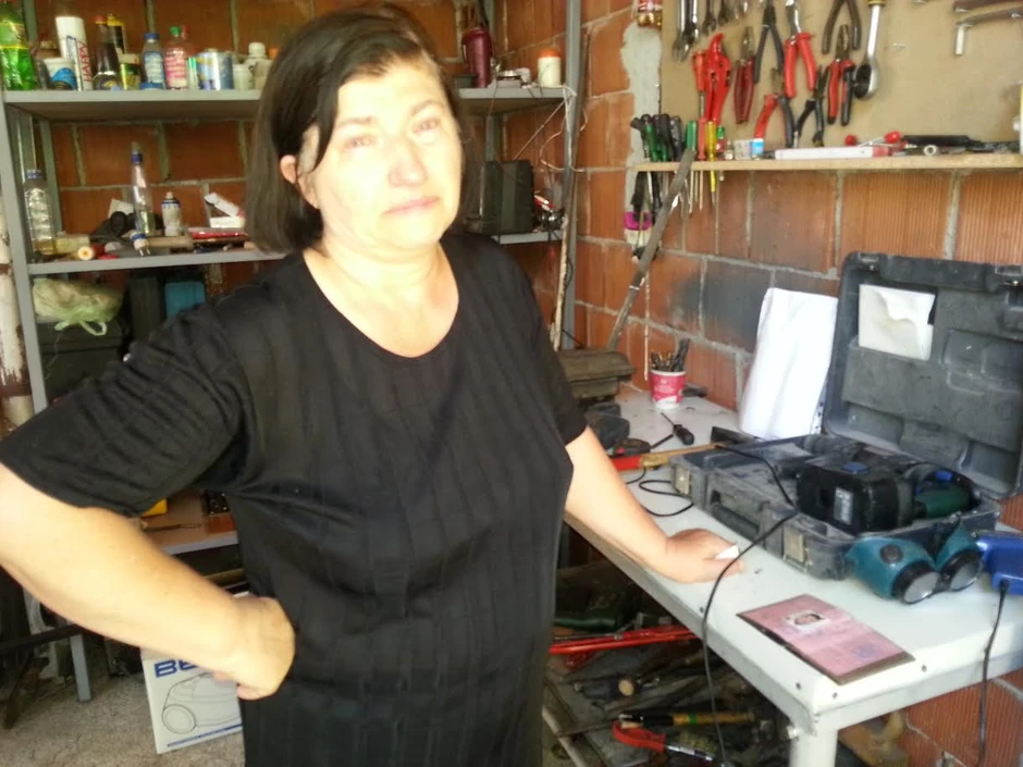 Neutešna majka Snežana Miljković u radionici svog sina Milana