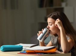 Sejm zadecydował: Koniec sprzedaży napojów energetycznych nieletnim. A co z reklamami...?