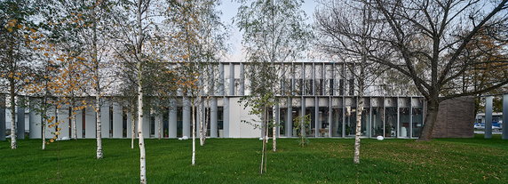 Budynek biurowy w Niepołomicach zaprojektowali architekci z pracowni James & Mau. 