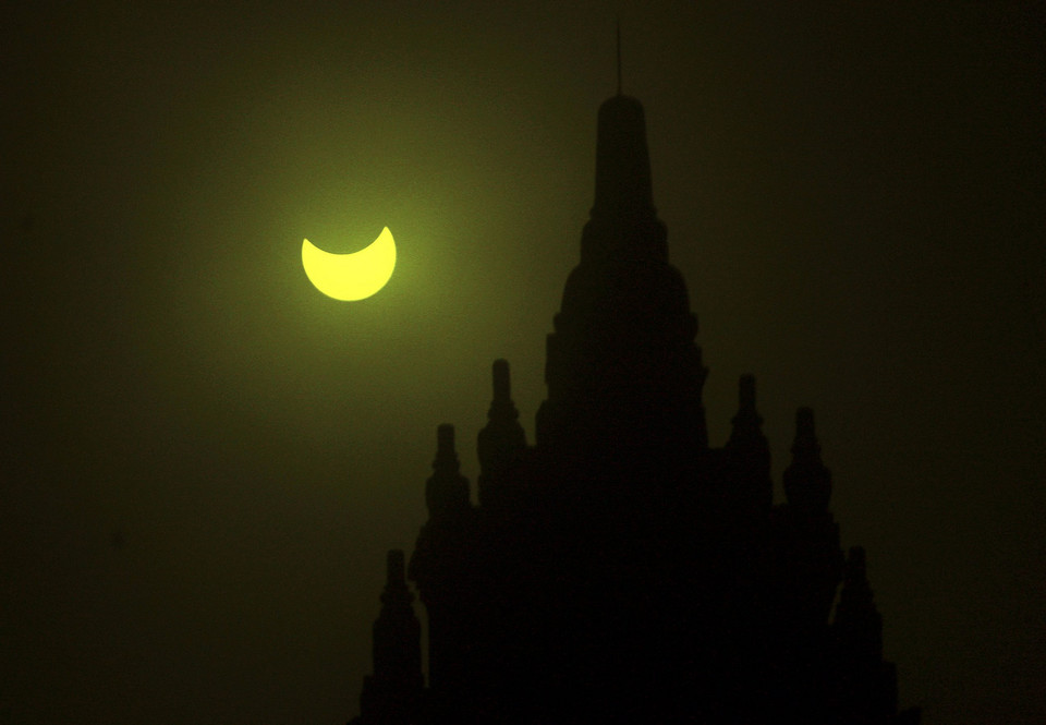 INDONESIA SOLAR ECLIPSE (Solar eclipse in Yogyakarta)