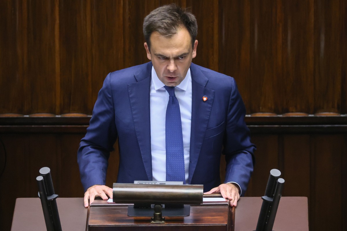 Warszawa, 26.07.2024. Minister finansów Andrzej Domański na sali obrad Sejmu w Warszawie, 26 bm.