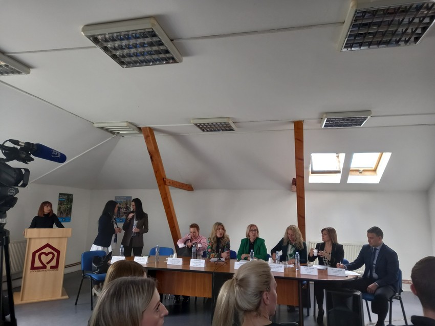 Konferencija je trajala više od sat vremena