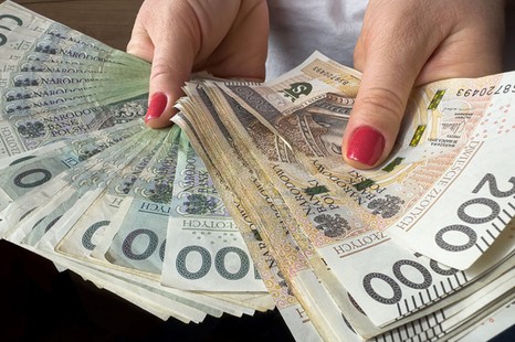 Miasto wypłaca rodzicom 3000 zł. Nie ma kryterium dochodowego, kluczowy jeden dokument