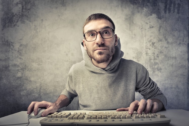 <b>Nerd</b>
<br><br>
Nerd to pasjonat komputerów, internetu oraz maniak gier i komiksów, który większość swojego czasu spędza przed ekranem monitora. Nerdzi są często obiektem niewybrednych żartów żartów i kpin ze strony innych osób.