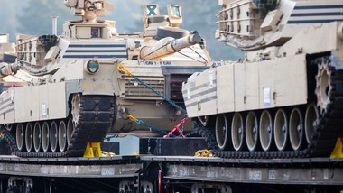 usa wysyłają sygnał dla rosji. masa czołgów w drodze do kraju nato