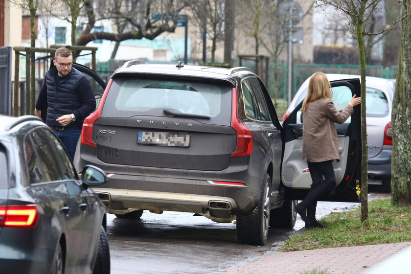 Kasia Tusk przyjechała do rodziców brudnym samochodem