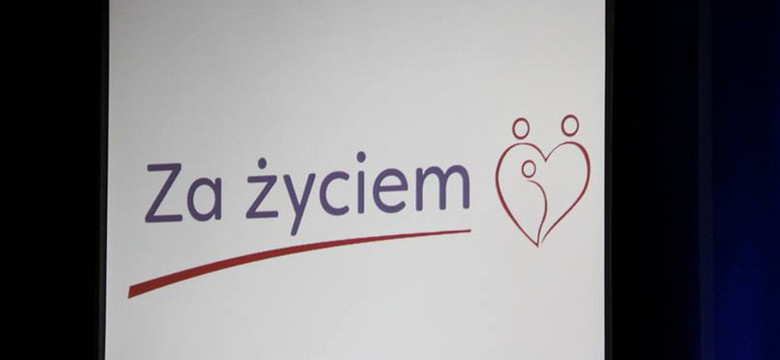 Kontrowersyjna inauguracja programu "Za Życiem" w Ostrołęce. Na scenie pojawiły się "dzieci - płody"