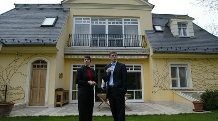Apró-villa Gyurcsány Ferenc és felesége összesen 1,1 millió forint adót fizet majd évente házuk és nyaralójuk után 