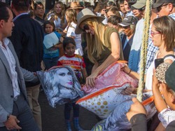 Koniec pewnej epoki: Paris Hilton już nie jest platynową blondynką! Wygląda "szlachetniej"? FOTO