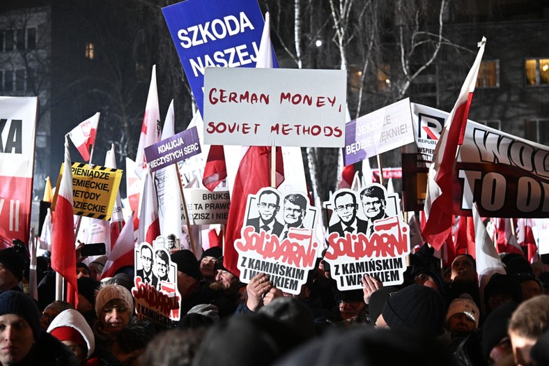 Protestujący solidaryzowali się z Mariuszem Kamińskim i Maciejem Wąsikiem