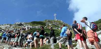 Tak wygląda codziennie kolejka do wejścia na Giewont. Ofiar mogło być więcej?