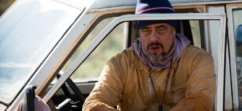 "A Perfect Day": ZWIASTUN filmu z Benicio Del Toro i Olgą Kurylenko