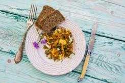 Jajecznica z kurkami od Ewy Wachowicz. Wyjątkowy przepis z sekretnym składnikiem