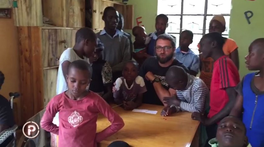 Miro Babić sa decom iz sirotišta