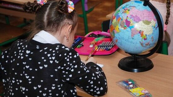 Jak Polacy pamiętają szkolne prace domowe sprzed kilkudziesięciu lat? Łatwo nie było, ale do traumy daleko