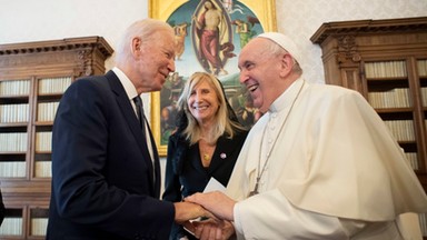 Papież Franciszek powiedział Bidenowi, że powinien przyjmować komunię